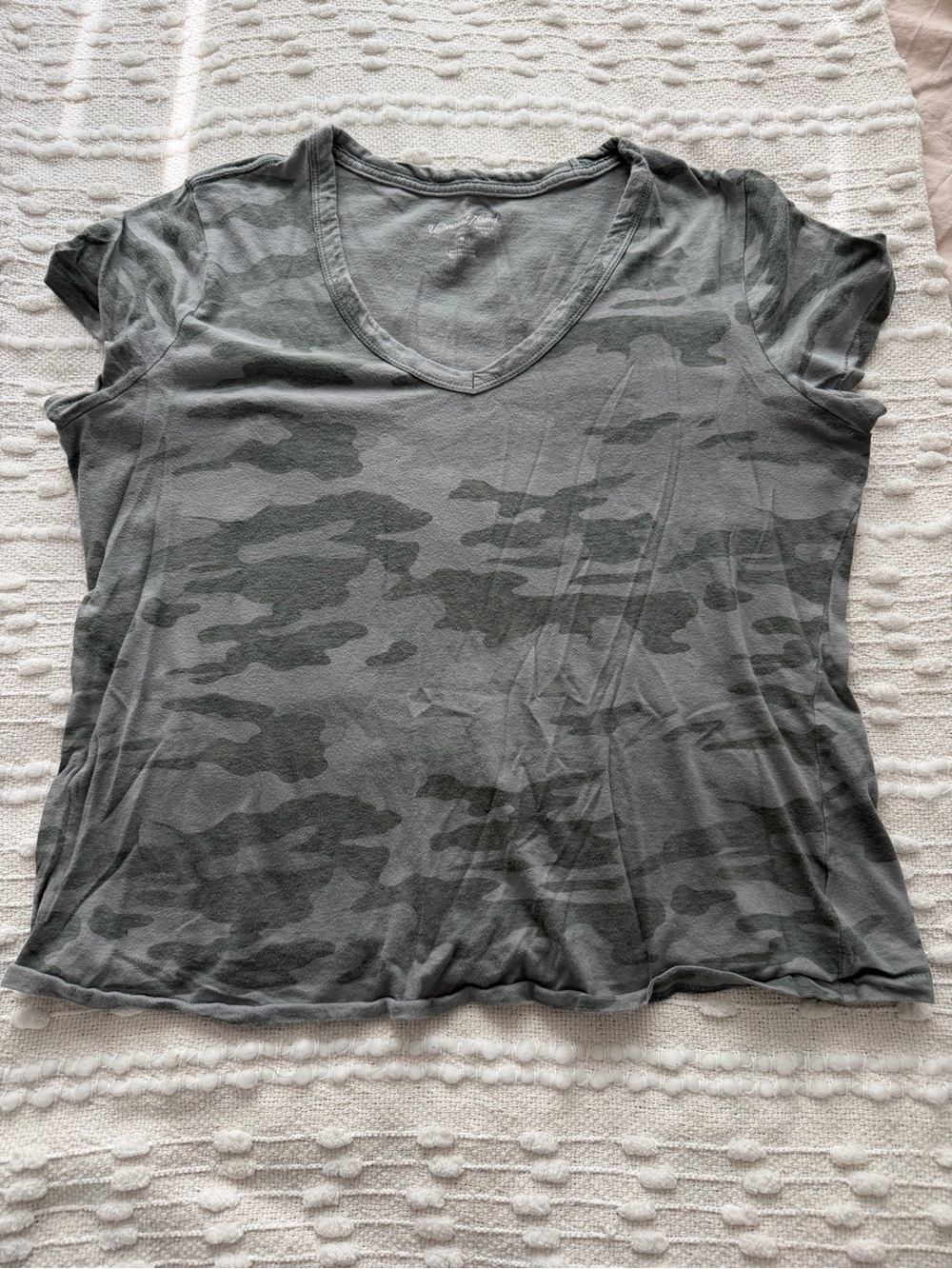 Universal Thread Women's Gray Camo V-Neck Tee